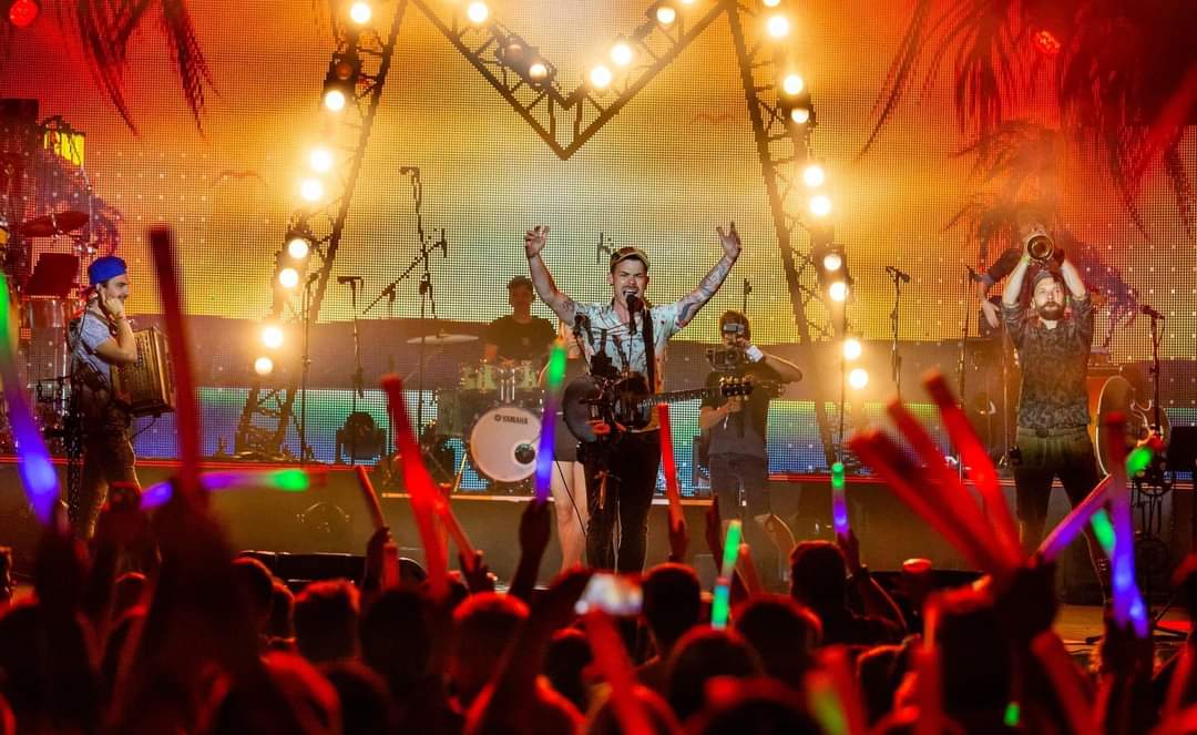 facebook_1703090197166_7143278026336429459